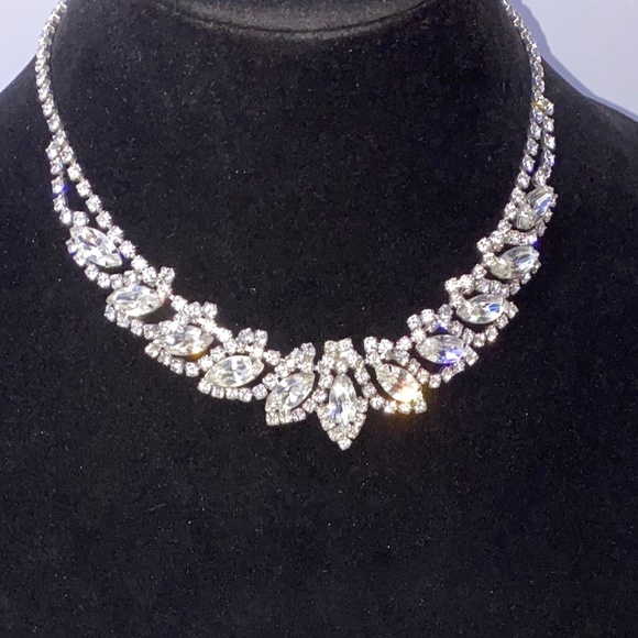 Exquisite Rhinestone Necklace - Picture 3 of 6